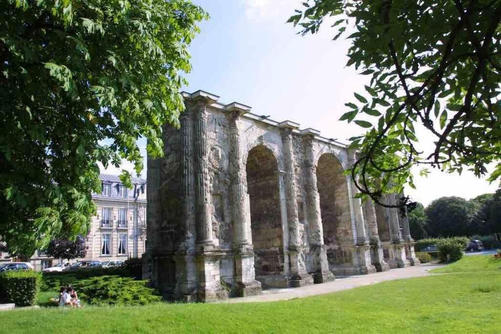 Apartamento Apppartement Des Sacres De Reims Exterior foto